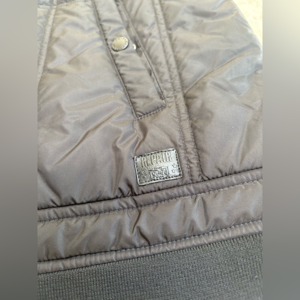 Men's Black Quilted Hooded Vest - Picture 3 of 7